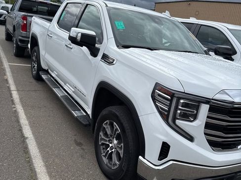 Used 2024 GMC Sierra 1500 SLT image 3