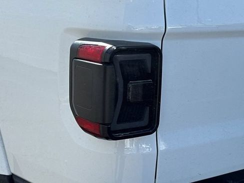 Certified 2025 Jeep Gladiator Sport AWD/4WD image 13