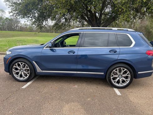 Used 2021 BMW X7 xDrive40i w/ Premium Package 2 image 3