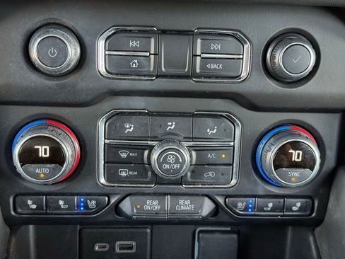 Used 2021 Chevrolet Tahoe Premier w/ Premium Package RWD image 28