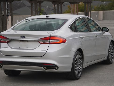 Used 2017 Ford Fusion SE image 19