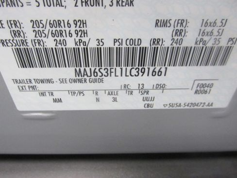 Certified 2020 Ford EcoSport S image 38