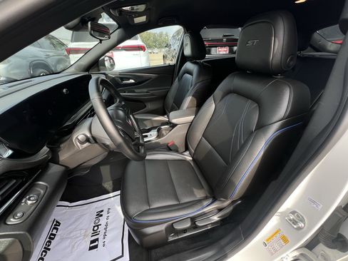 Used 2025 Buick Envista Sport Touring image 19