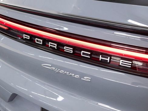 Certified 2026 Porsche Cayenne S AWD/4WD image 11