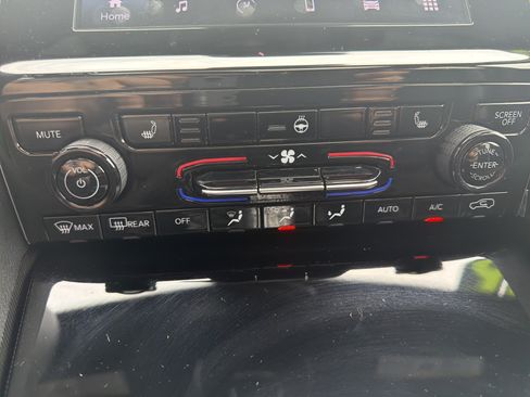 Certified 2025 Jeep Grand Cherokee L Altitude AWD/4WD image 28