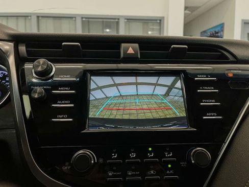 Used 2018 Toyota Camry LE image 24