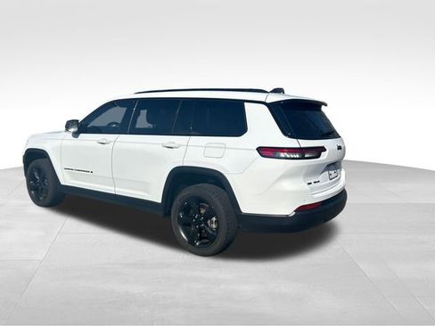 Used 2023 Jeep Grand Cherokee L Limited w/ Black Appearance Package image 4