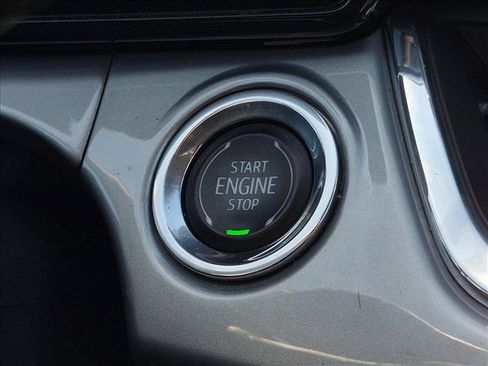 Used 2025 Chevrolet Trax LT FWD image 15