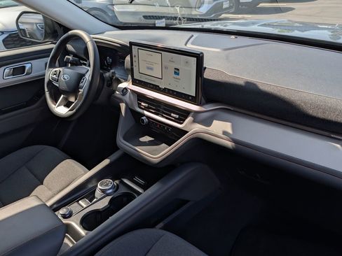 Used 2025 Ford Explorer Active RWD image 9