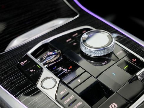 Used 2023 BMW X7 xDrive40i w/ Executive Package image 17