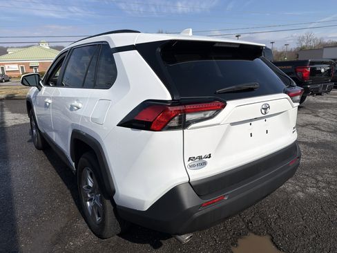 Used 2025 Toyota RAV4 XLE AWD/4WD image 8