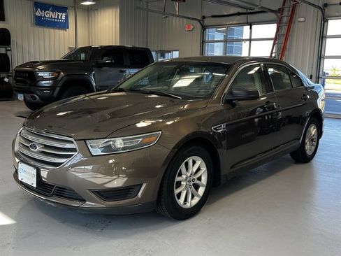 Used 2015 Ford Taurus SE image 6