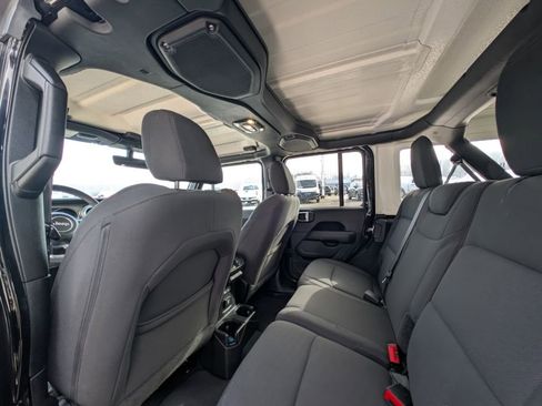 Used 2023 Jeep Wrangler Sahara image 17