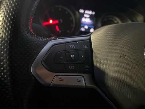 Used 2021 Volkswagen Atlas Cross Sport SE w/ Panoramic Sunroof Package image 16