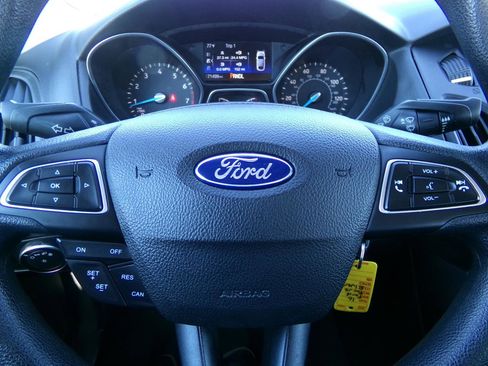 Used 2016 Ford Focus SE FWD image 12
