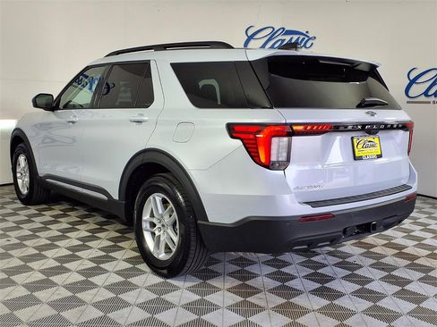 Used 2025 Ford Explorer Active image 2