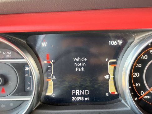 Used 2023 Jeep Wrangler Unlimited Rubicon w/ Cold Weather Group AWD/4WD image 32