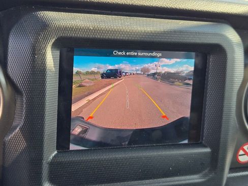 Used 2023 Jeep Gladiator Sport image 16