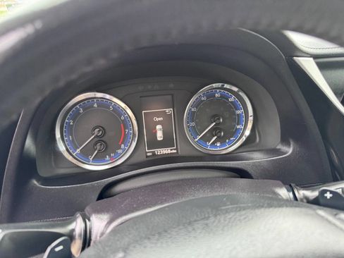 Used 2018 Toyota Corolla SE image 18