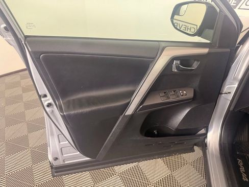 Used 2016 Toyota RAV4 XLE AWD/4WD image 17