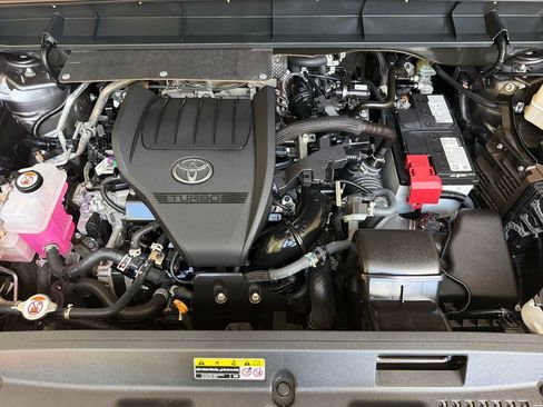 Used 2023 Toyota Highlander L FWD image 38