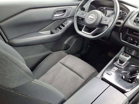 Used 2024 Nissan Rogue SV FWD image 10