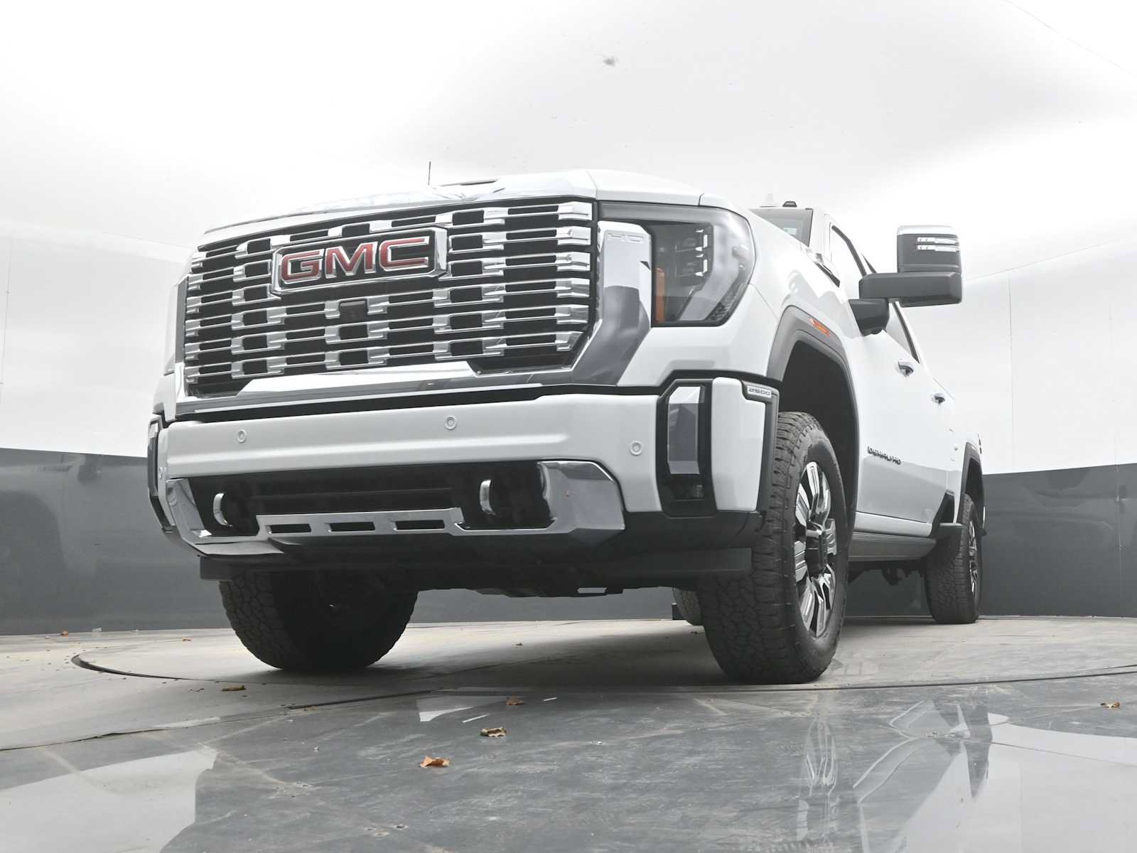Used 2024 GMC Sierra 2500 Denali w/ Denali Reserve Package AWD/4WD image 25