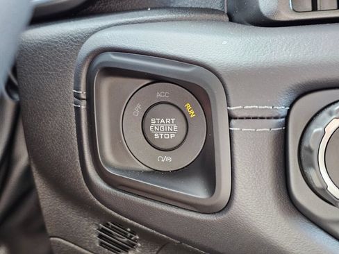 Used 2025 Jeep Wrangler Unlimited Rubicon w/ Convenience Group AWD/4WD image 16