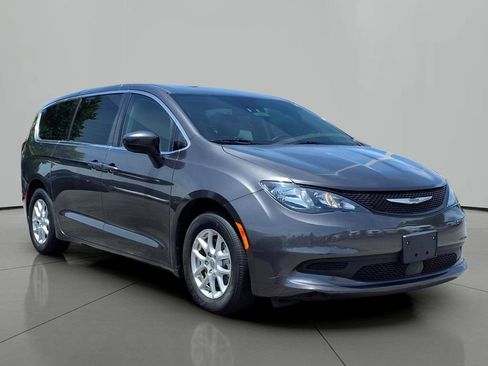 Used 2023 Chrysler Voyager LX FWD image 2