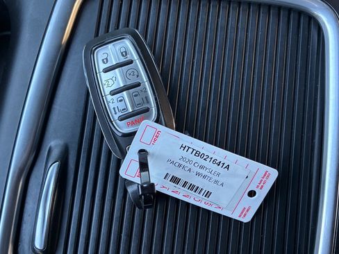 Used 2020 Chrysler Pacifica Touring-L Plus image 34