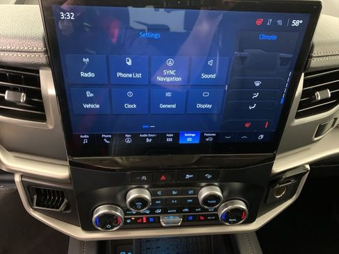 Used 2024 Ford Expedition XLT image 25