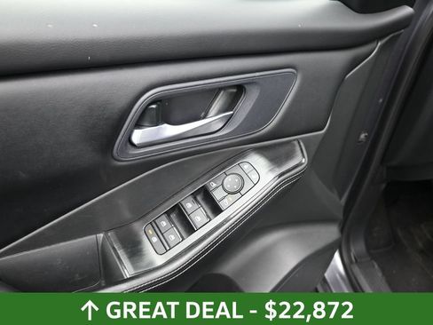 Used 2025 Nissan Rogue SV AWD/4WD image 18