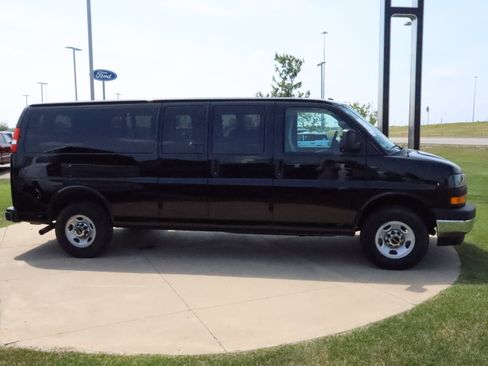Used 2023 GMC Savana 3500 LT w/ LT Preferred Equipment Group RWD image 8