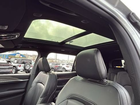 New 2026 Jeep Grand Cherokee L Limited w/ Limited Altitude Package AWD/4WD image 27