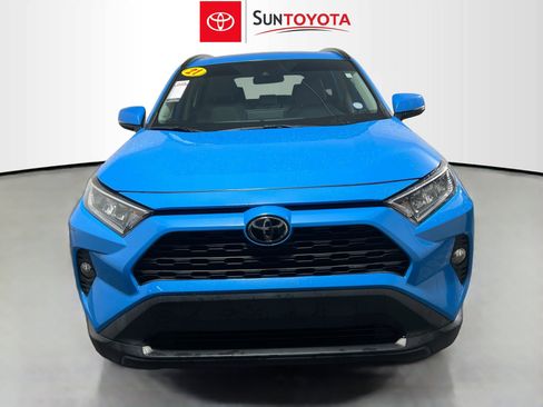 Used 2021 Toyota RAV4 XLE Premium image 9