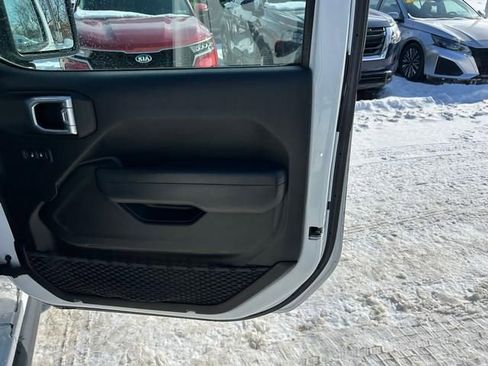 Used 2021 Jeep Gladiator Willys image 28