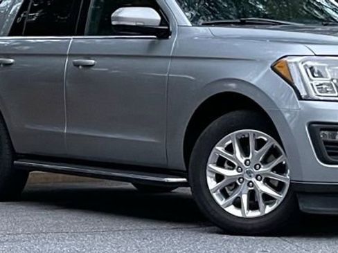 Used 2020 Ford Expedition XLT w/ Equipment Group 202A image 10