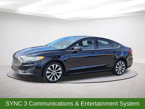 Used 2020 Ford Fusion SE image 3