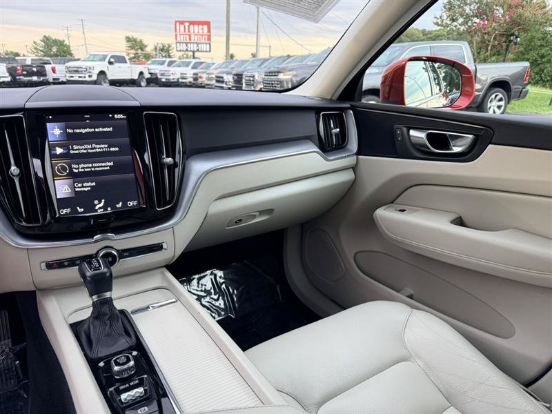 Used 2020 Volvo XC60 T5 Momentum AWD/4WD image 25