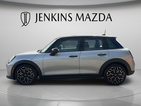 Used 2025 MINI Cooper 4-Door Hardtop FWD image 4
