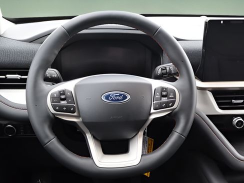 New 2026 Ford Explorer Active AWD/4WD image 15