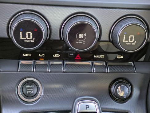 Used 2022 Jaguar F-TYPE R image 30