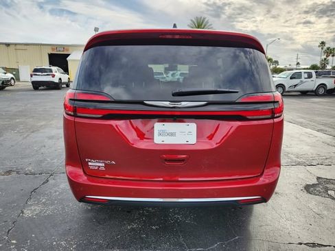 New 2026 Chrysler Pacifica Select FWD image 10