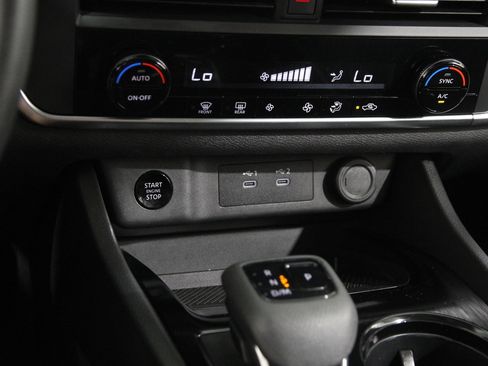 Used 2024 Nissan Rogue SV image 13