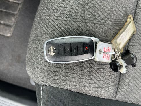 Used 2025 Nissan Rogue SV image 27