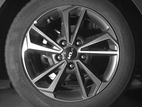 Used 2024 Kia Forte LXS image 15