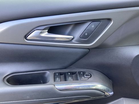 Used 2025 Chevrolet Traverse LT image 20