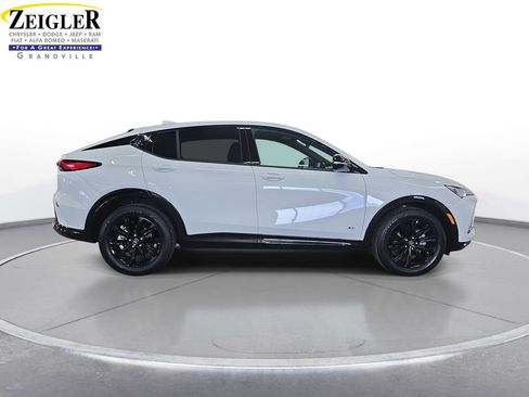Used 2025 Buick Envista Sport Touring FWD image 4