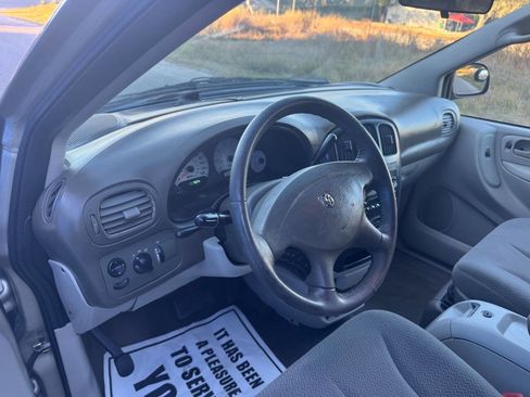Used 2005 Dodge Grand Caravan SXT w/ Trailer Tow Prep Group image 11
