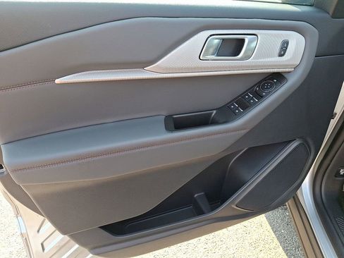 Used 2025 Ford Explorer Active image 12